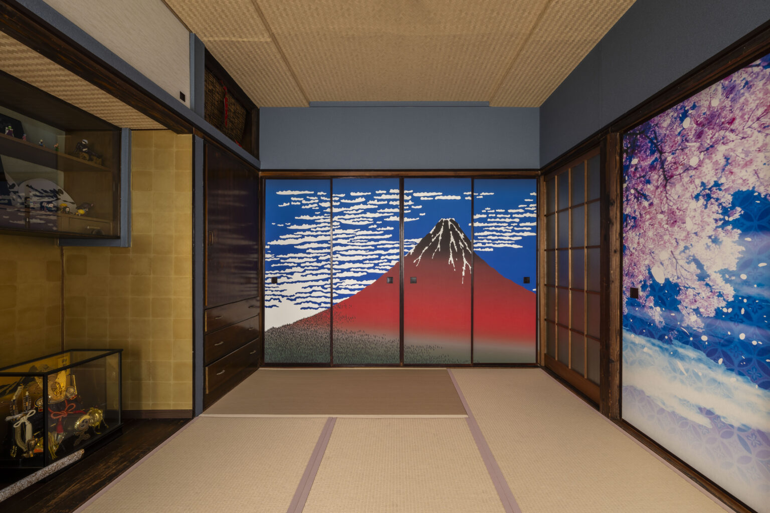 Sliding doors with a Mt. Fuji design