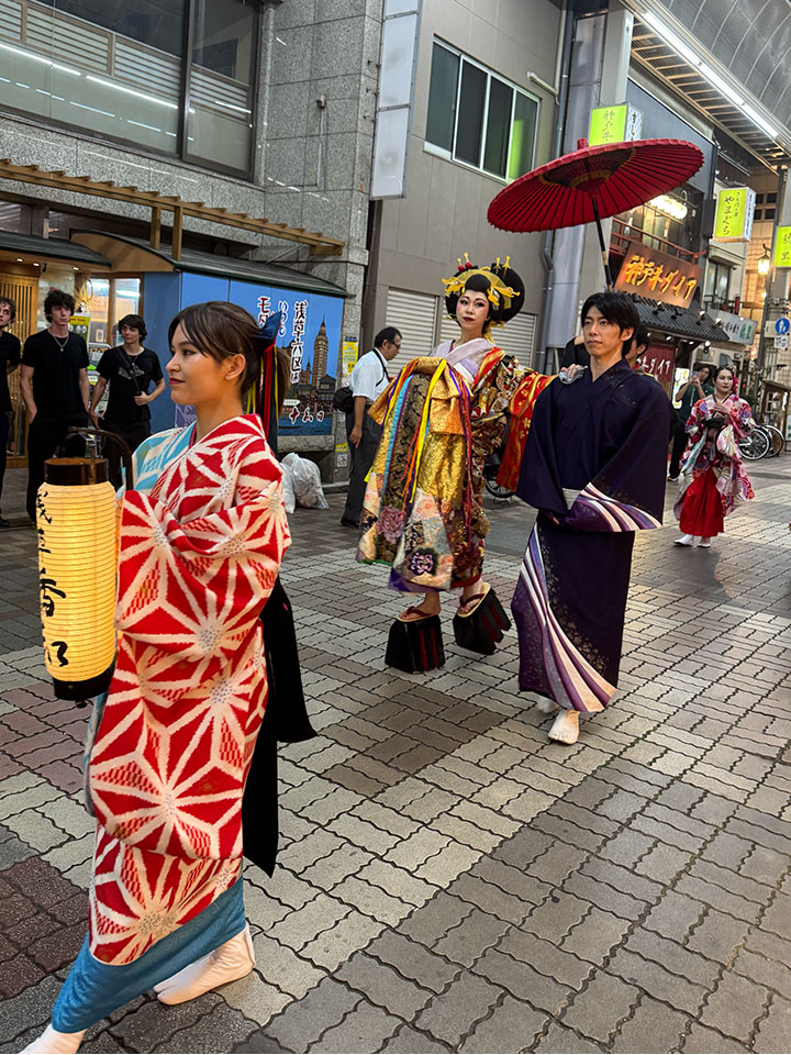 Kaguwa Oiran parade in Asakusa
