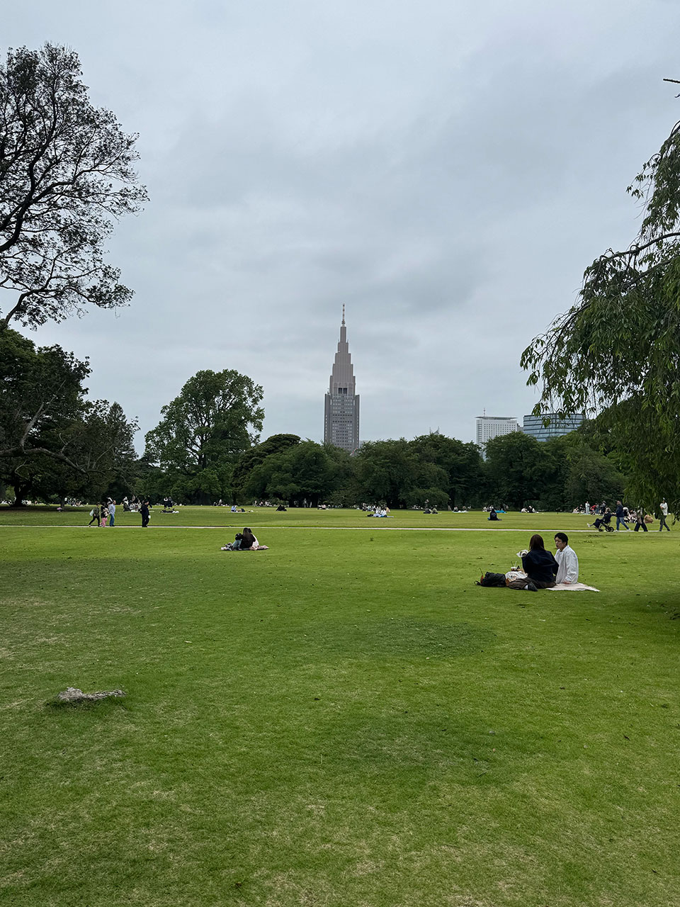 Shinjuku Gyoen History: How a Samurai Estate Became Tokyo’s Most Beautiful Garden