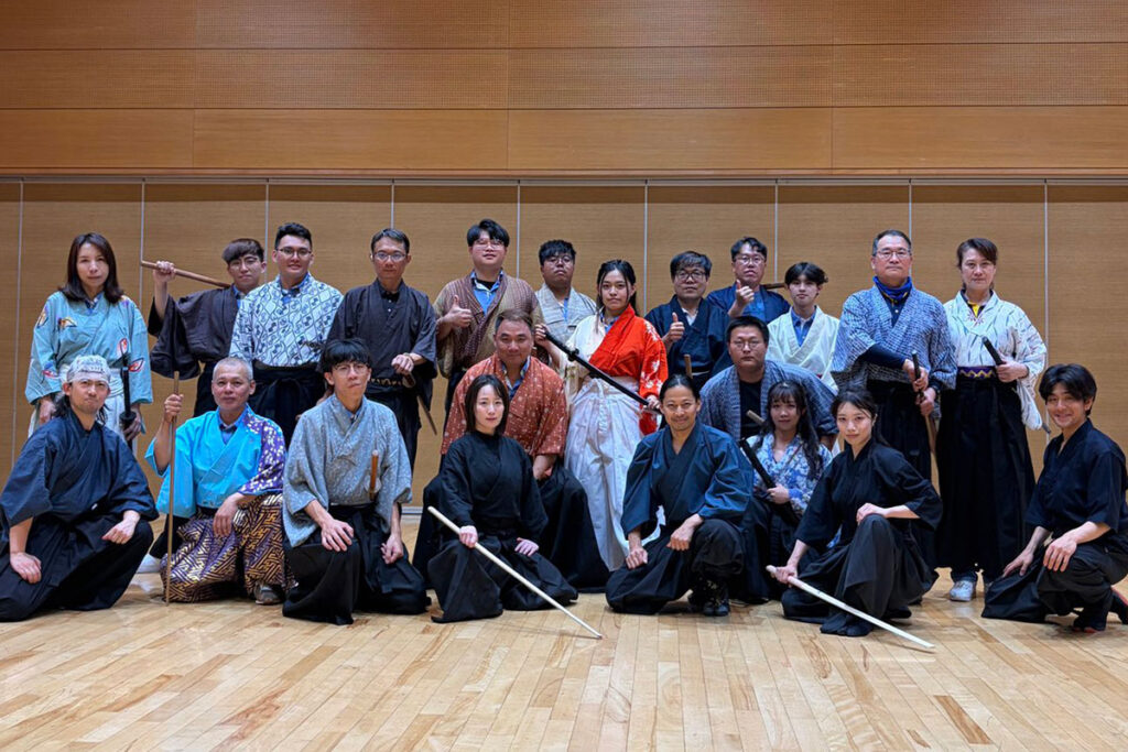 Cultural Group Tours in Tokyo: 17 Guests from Taiwan Enjoy a Samurai Experience